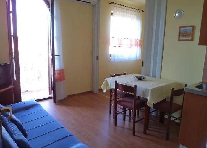 Barbat Apartament